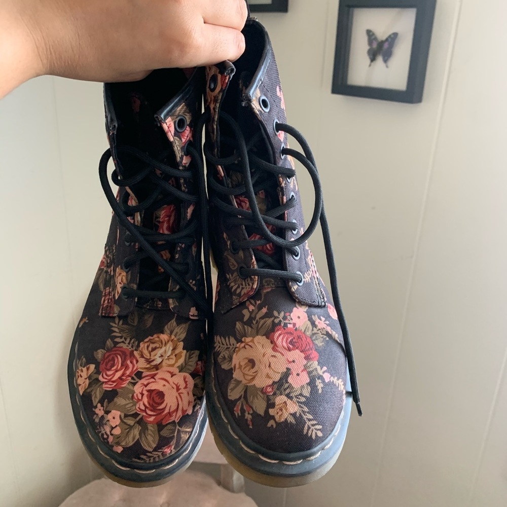 Floral docs - Picture 2 of 5